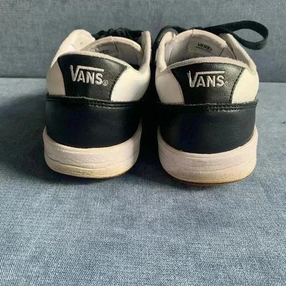 Unisex Black & White Vans Lowland Comfycush Leather Flying V Logo Low Top Shoes - Picture 5 of 10